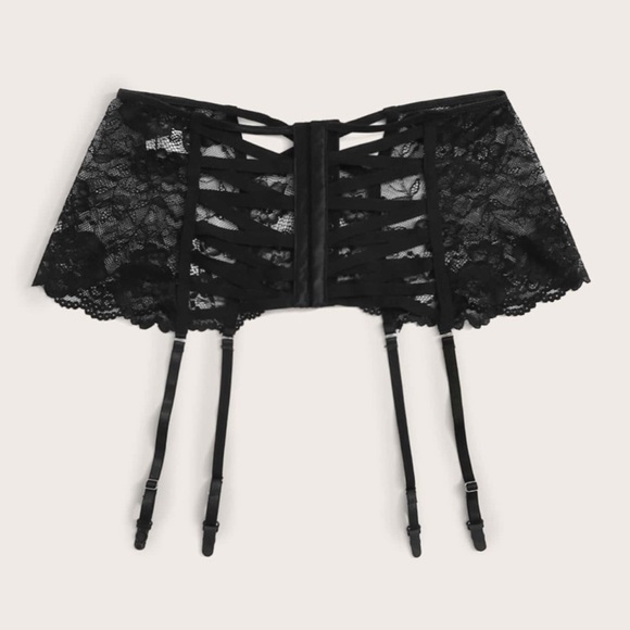 Plus Floral Lace Garter - Picture 2 of 6